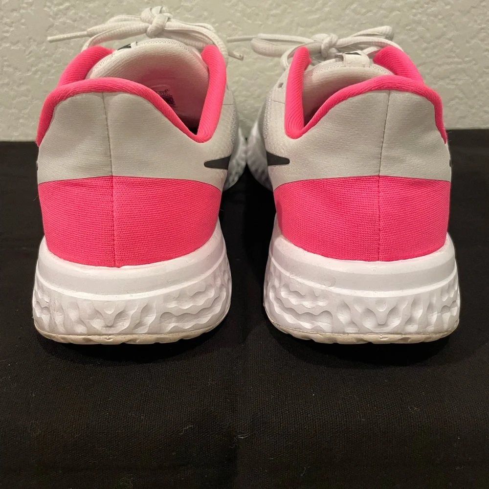 NIKE REVOLUTION LOW TRAINERS YOUTH SHOES‎ GREY & BRIGHT PINK SIZE 7Y / 9W